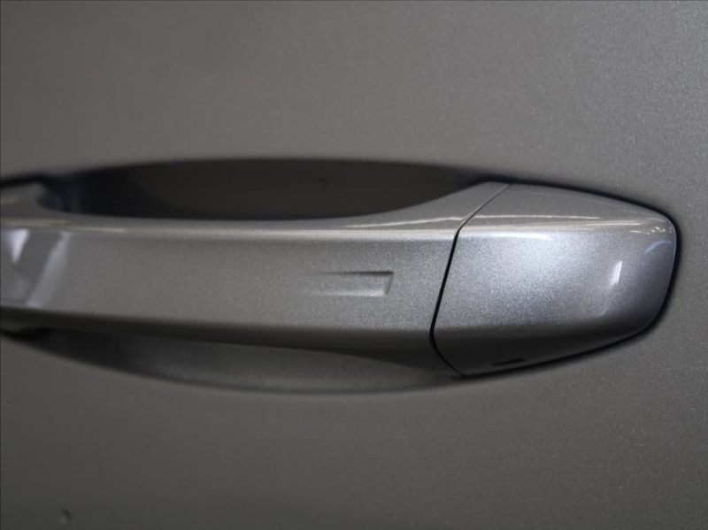 Peugeot 5008 1,2 Hybrid Allure 20tkm. ČR - fotka 26 z 28