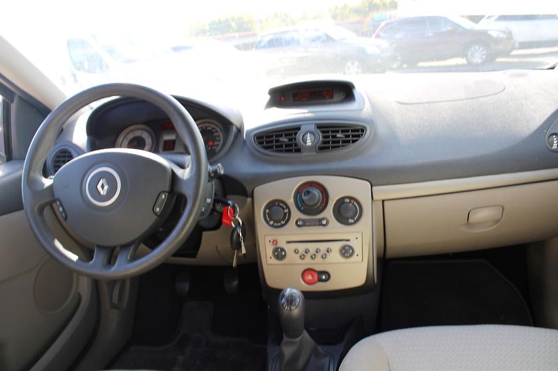 Renault Clio (2008) 1,2i KLIMA EL.OKNA TEMPOMAT - fotka 15 z 16