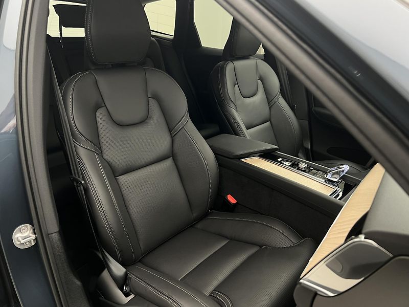 Volvo XC60 (2026) T6 AWD RECHARGE DARK PLUS AUT - fotka 25 z 47