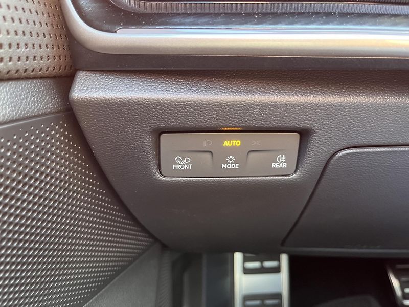 Škoda Superb SPORTLINE 2.0TDI 142kW 4X4 A7A - fotka 16 z 25