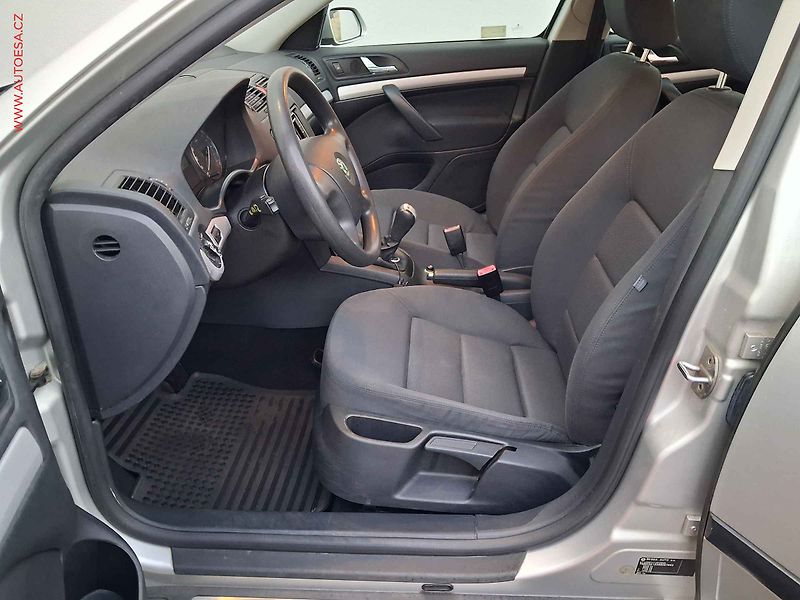 Škoda Octavia (2005) 2.0 FSI 4x4, ČR, AC, TZ - fotka 9 z 17