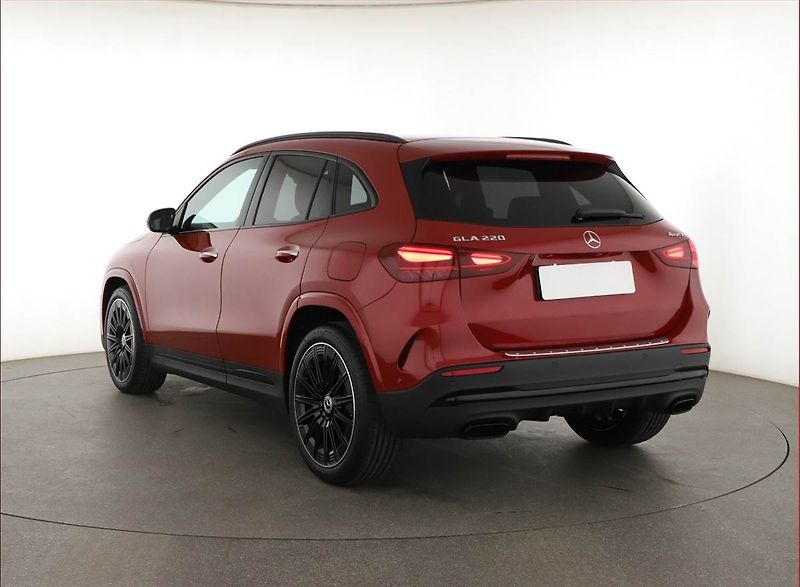 Mercedes-Benz GLA (2025) 220 4MATIC - fotka 4 z 30