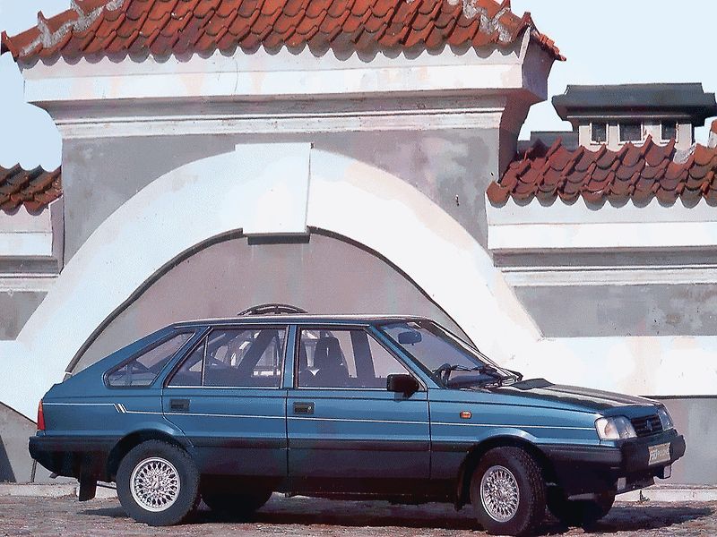 FSO Polonez se vyráběl mezi lezy 1978 až 2002