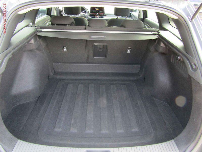 Hyundai i30 (2023) 1.5 DPi, 1.maj,ČR, Navi, AC - fotka 7 z 22
