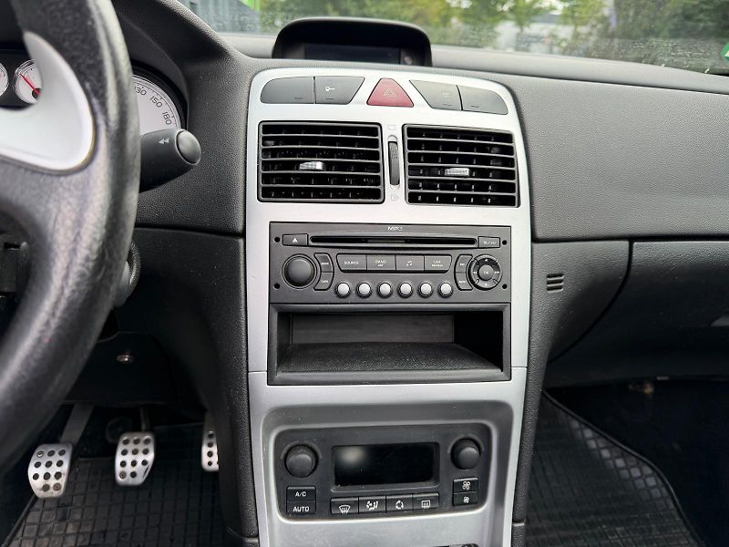 Peugeot 307 1,6i 16V  - fotka 20 z 24