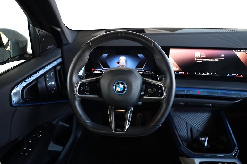 BMW X3 30e xDrive - fotka 28 z 31