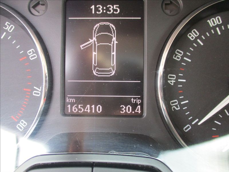 Škoda Fabia 1,2 TSI, aut. klima, servis, - fotka 15 z 32