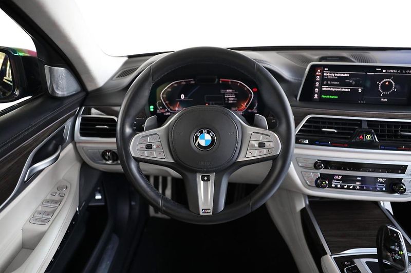 BMW Řada 7 740ld xDrive - fotka 36 z 40
