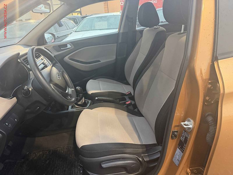 Hyundai i20 (2016) 1.2i, 1.maj,ČR, Family+ Club - fotka 9 z 15