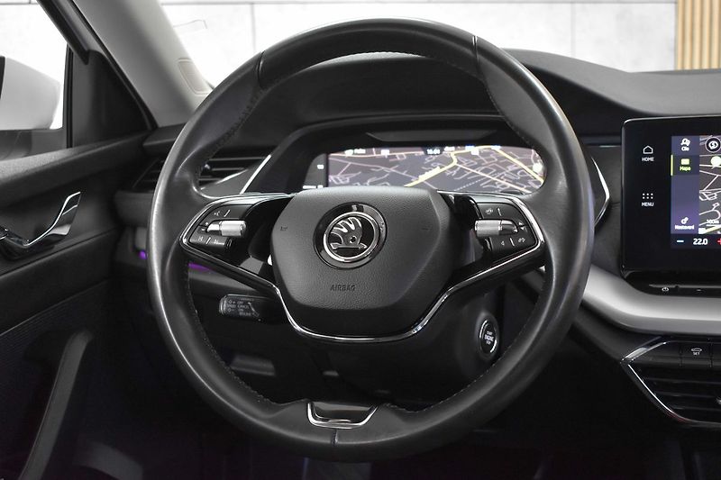 Škoda Octavia 2.0 TDI DSG*STYLE*KAMERA*KESSY - fotka 14 z 41