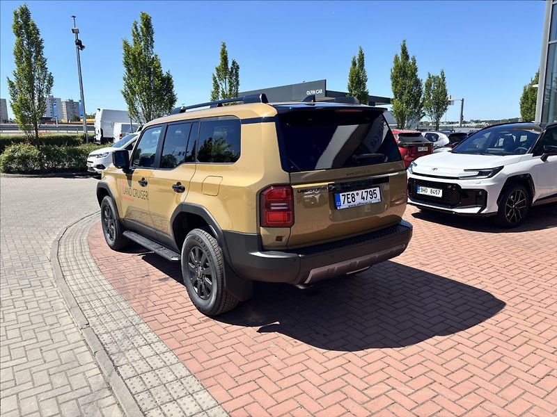 Toyota Land Cruiser 2,8 MHEV Invincible - fotka 3 z 12