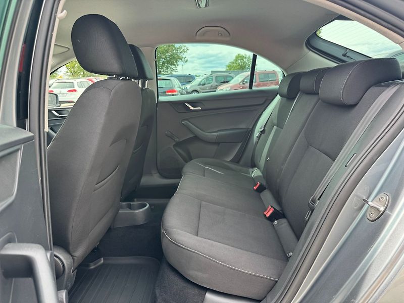 Škoda Rapid (2013) Ambition 1.2 TSI 63kW - fotka 14 z 37