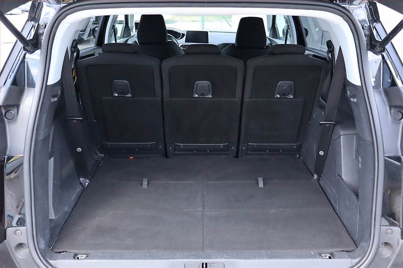 Peugeot 5008 (2018) 1.6 BlueHDi, Automat, 7 míst - fotka 14 z 27