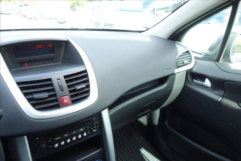 Peugeot 207 1,4 i 54KW, ČR, SERVIS. KN. - fotka 25 z 30