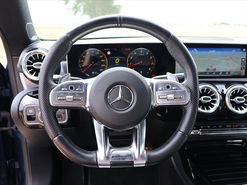 Mercedes-Benz CLA 2,0 35 AMG 225kW 4Matic DPH CZ - fotka 17 z 39