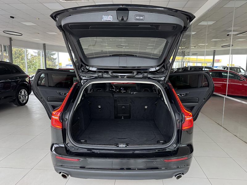 Volvo V60 B3 AUT*120kW*KeyLess*LED*Kamer - fotka 32 z 35