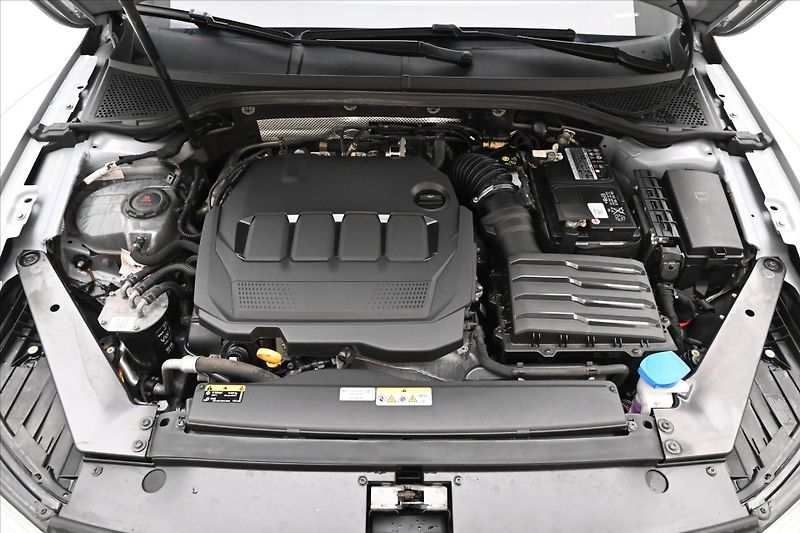 Volkswagen Passat 2,0 TDI 110kW DSG Business Zár - fotka 9 z 31