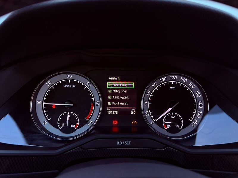 Škoda Superb 2.0 TDi DSG SportLine 4x4, Ser - fotka 22 z 35