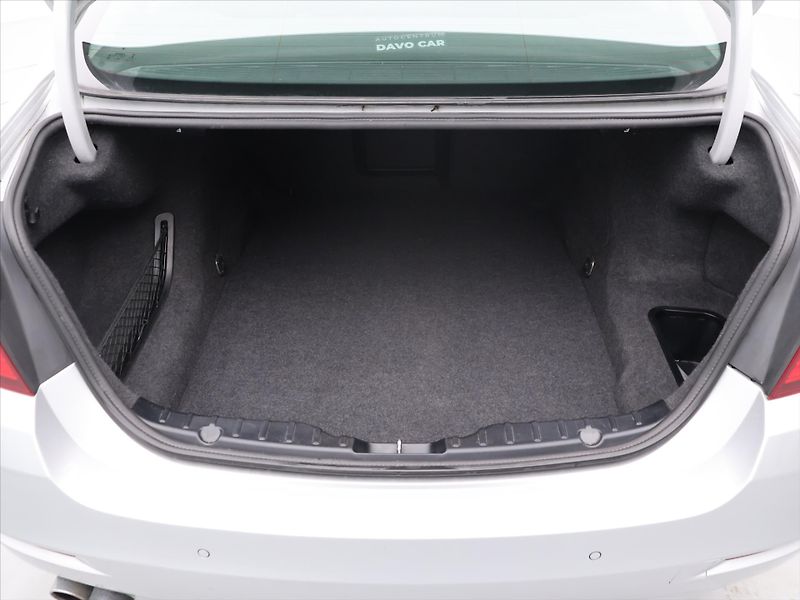 BMW Řada 5 2,0 d 160kW xDrive Aut. CZ - fotka 10 z 38