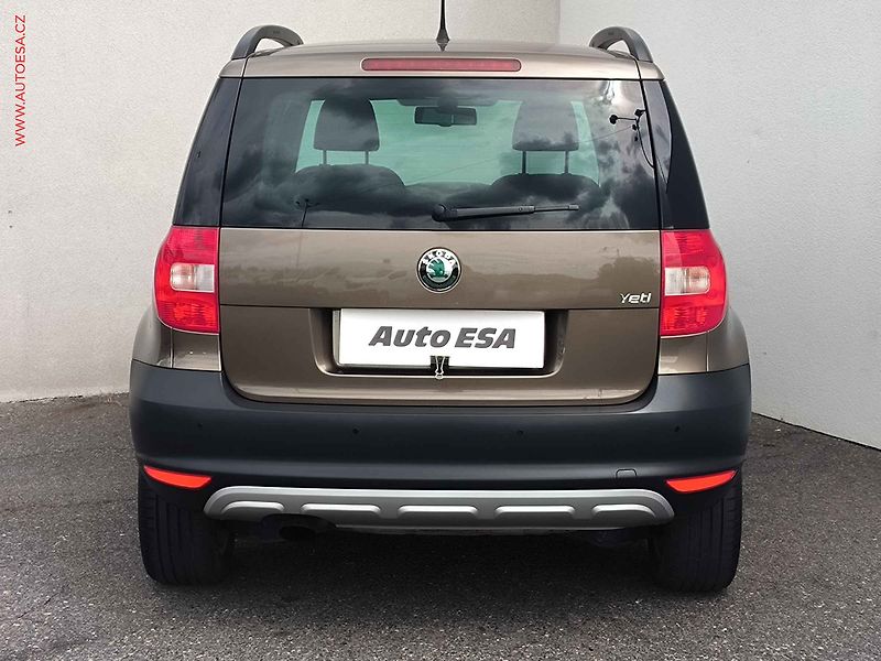 Škoda Yeti (2012) 1.2 TSi, Family, xenon - fotka 5 z 18