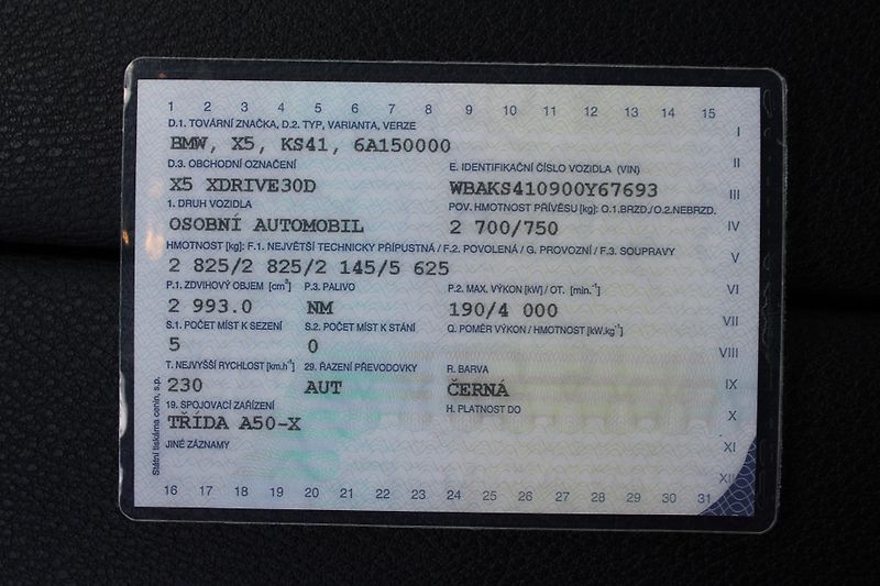 BMW X5 xDrive30d - fotka 30 z 30