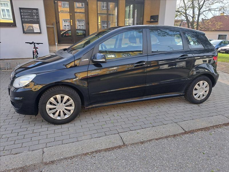 Mercedes-Benz Třídy B B180 i   1,7 - fotka 4 z 35