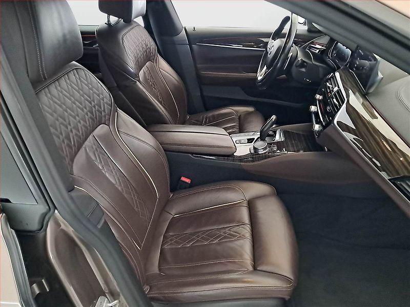 BMW Řada 6 (2018) Luxury Line 640i xDrive GT - fotka 9 z 25