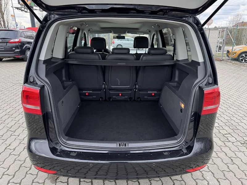 Volkswagen Touran 2.0 TDI 130 kW DSG Highline - fotka 9 z 35