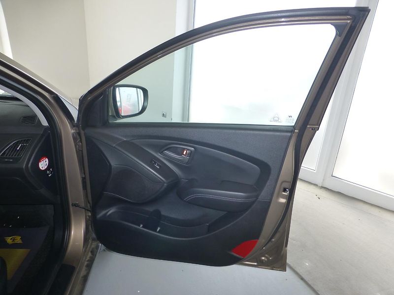 Hyundai ix35 (2015) 2,0i-122KW!!!*4X4*VYHŘ.SED**ČR - fotka 17 z 27