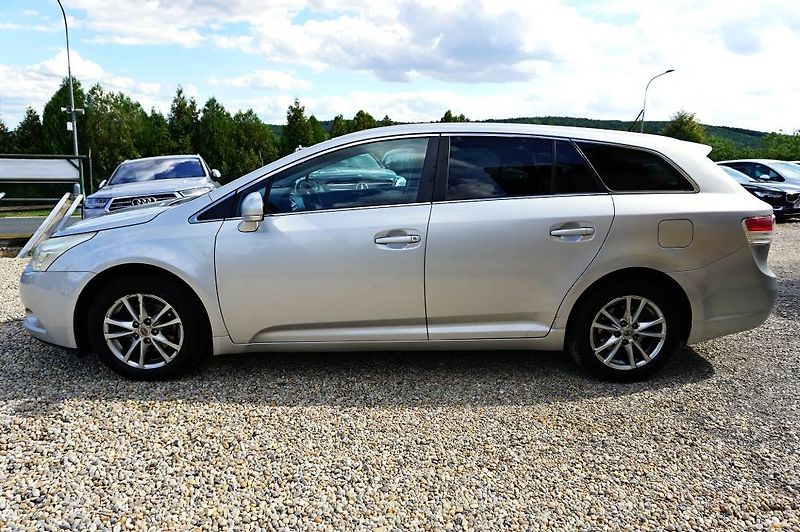Toyota Avensis (2010) 2,0 D-4D 93 kW - fotka 7 z 32