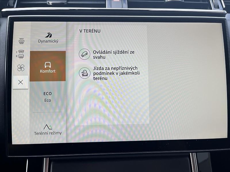 Land Rover Range Rover Velar 2,0 D200 DYNAMIC SE AWD - fotka 21 z 29