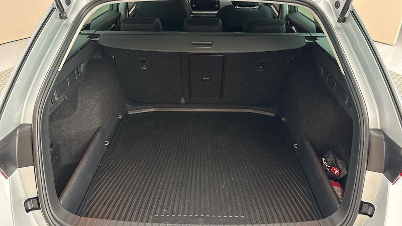 Škoda Octavia 2.0 TDI Ambition Combi - fotka 17 z 24