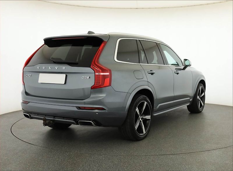 Volvo XC90 (2019) R-Design D5 AWD - fotka 5 z 21