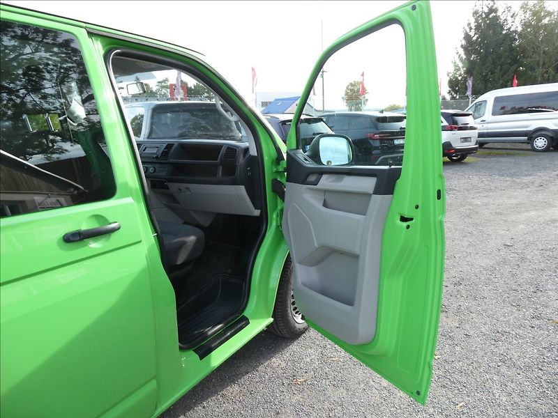 Volkswagen Transporter 2,0 TDi 75kW L2H2,9.míst,2xkol - fotka 25 z 48