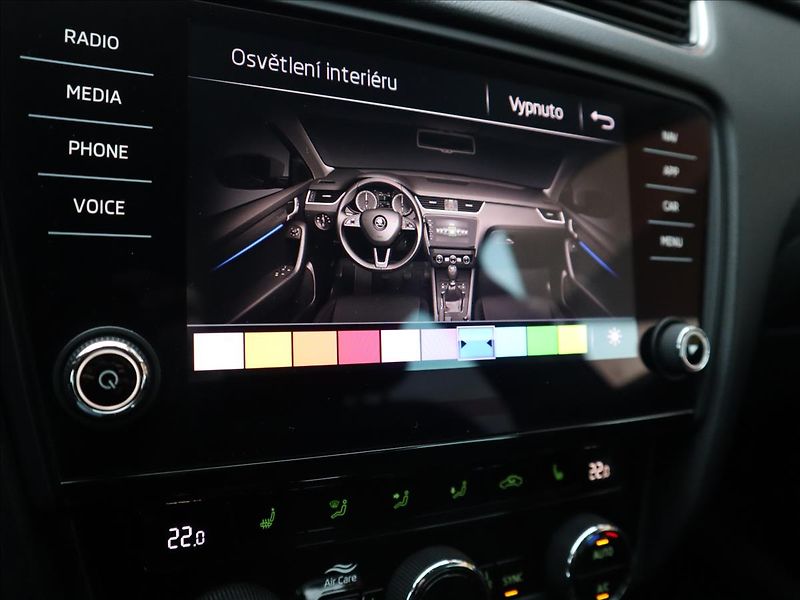 Škoda Octavia 2,0 TDi DSG Style ACC LED - fotka 26 z 41