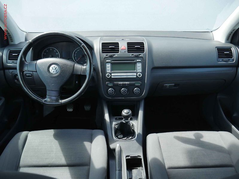 Volkswagen Golf (2007) 1.6i, ČR, Trendline, autoAC - fotka 8 z 13