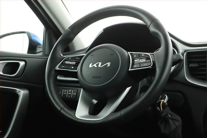 Kia Ceed (2024) 1.5 T-GDI - fotka 8 z 18