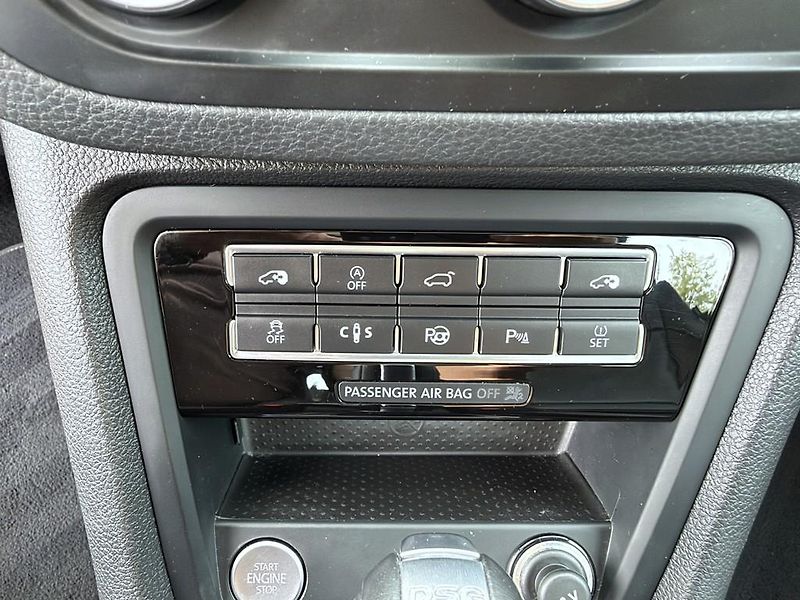 Volkswagen Sharan 2.0 TDI 135 kW Highline 7 míst - fotka 23 z 34