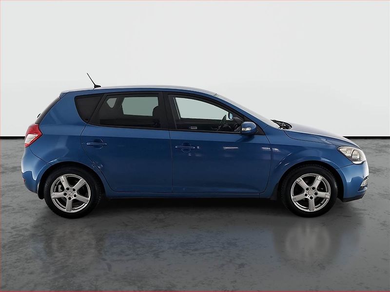 Kia Ceed (2011) 1.6 CVVT, po STK, jezdí dobře - fotka 6 z 19