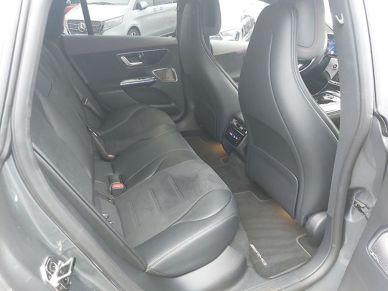 Mercedes-Benz EQE 500 AMG 4MATIC - fotka 11 z 26