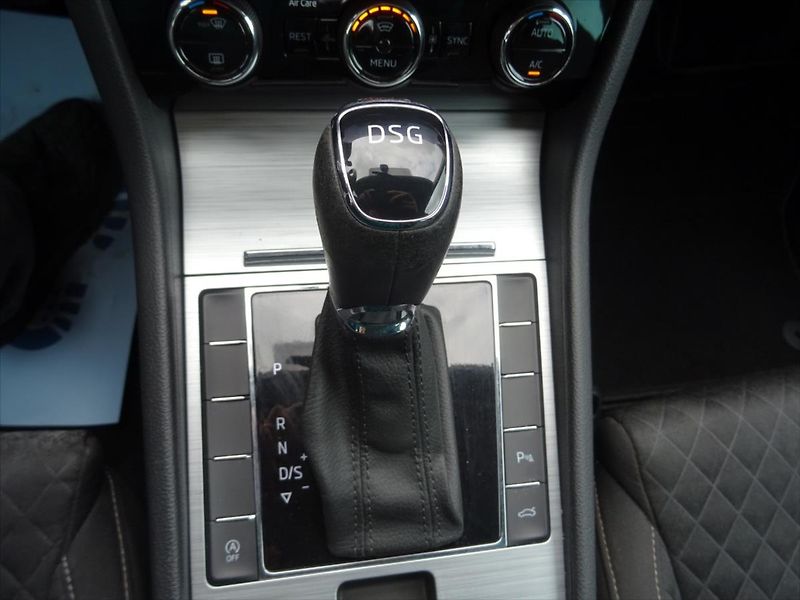 Škoda Superb 1,6 TDI 88 kW Automat - fotka 22 z 27