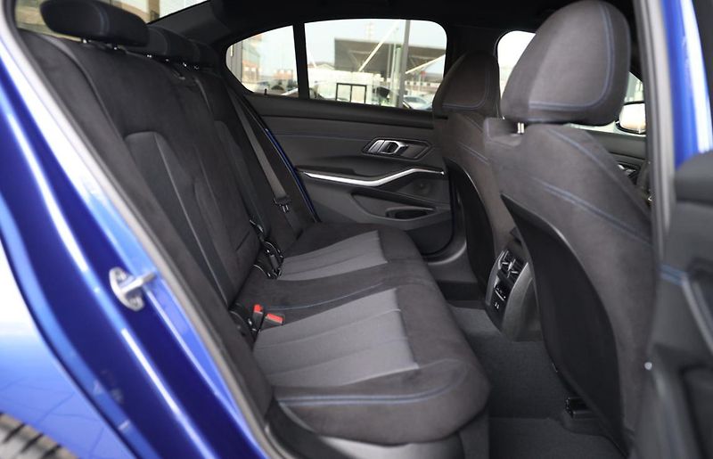 BMW Řada 3 320d xDrive Sedan - fotka 6 z 17