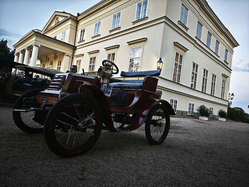 Jako v knize Dědeček automobil si připadali návštěvníci Nového zámku v Kostelci nad Orlicí