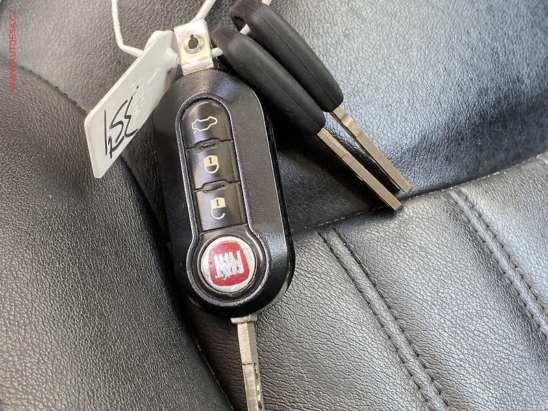 Fiat 500 (2018) 1.2i, Lounge, kůže, panor - fotka 17 z 17