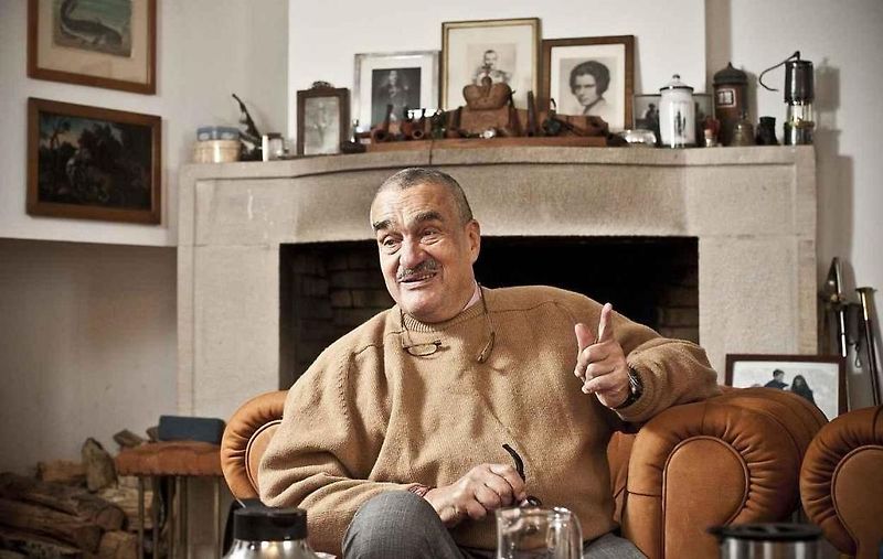 Karel Schwarzenberg v Národním technickém muzeu u zrestaurovaného vozu Benz 16/40 HP z roku 1914, který patřil jeho dědečkovi.