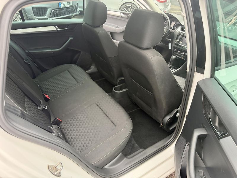 Škoda Rapid (2017) Spaceback 1.4Tdi AUT - fotka 14 z 19