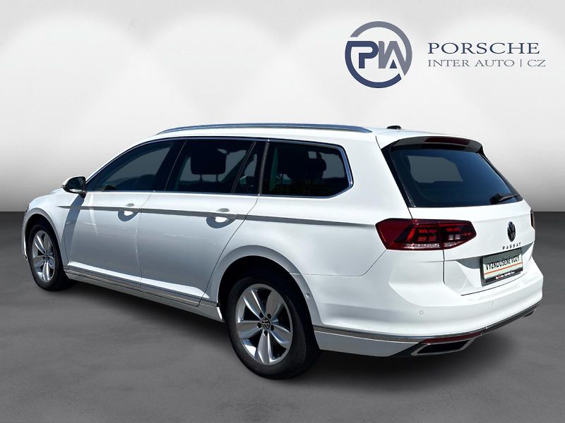 Volkswagen Passat 2.0 TDI DSG Elegance 110 kW - fotka 8 z 30