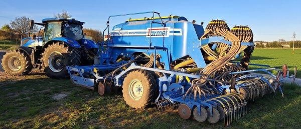 New Holland (2021) T7.270 +secí Farmet Falcon  - fotka 5 z 10