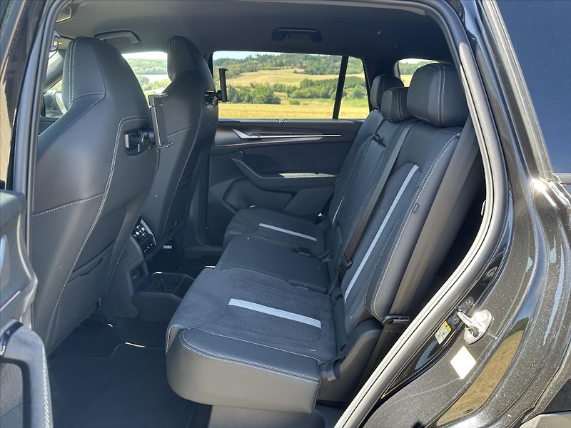 Škoda Kodiaq 2,0 TDI DSG 4x4 Sportline 7-Mí - fotka 15 z 36