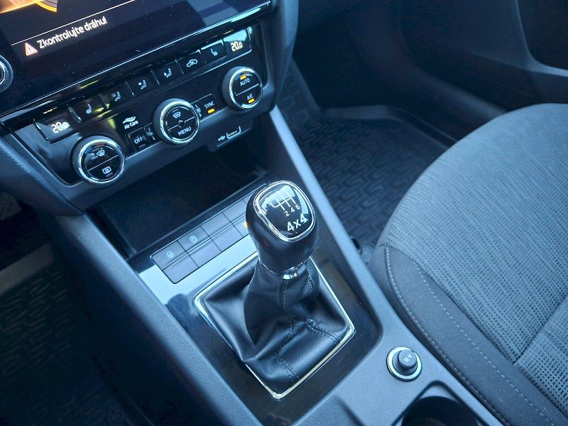 Škoda Octavia (2018) Combi Style Plus 4x4 2,0TDi 11 - fotka 25 z 32